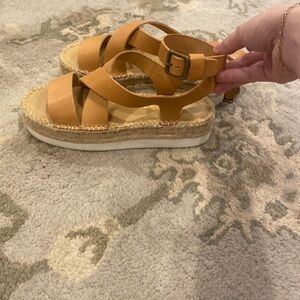 Women’s platform sandals. Excellent condition-only worn once